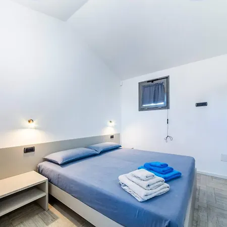 1 In Vg A 200m Dal Mare Apartment *